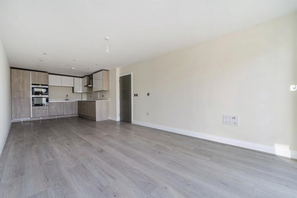 Apartment in Maidenhead, Fishery - More