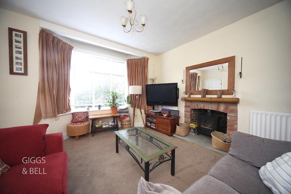 House in Luton, Round Green - View 5