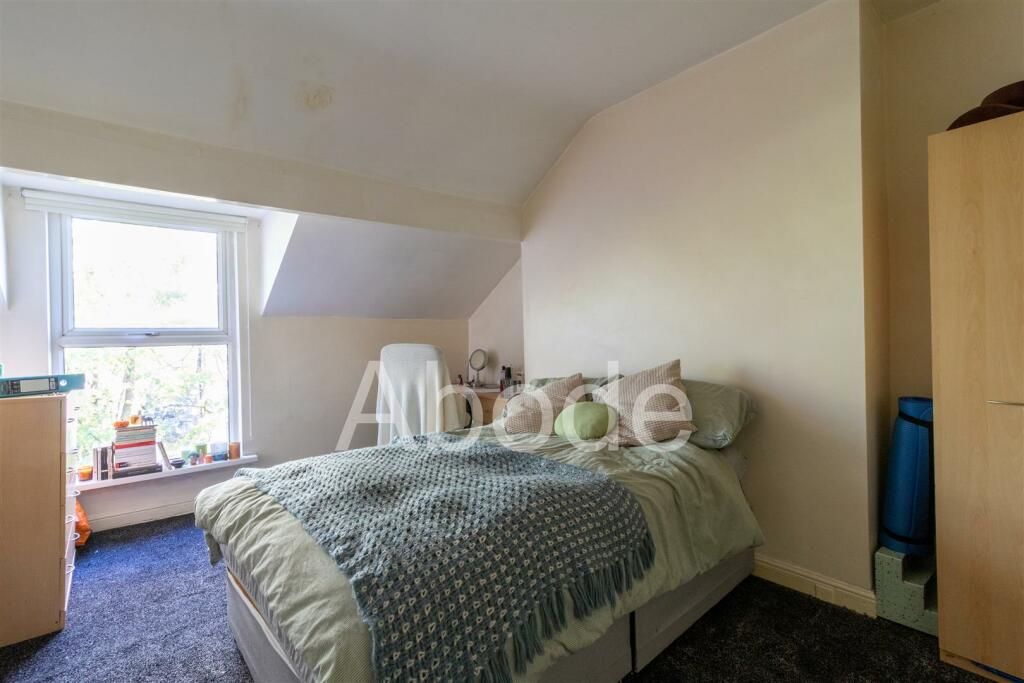 8 bedroom house for rent