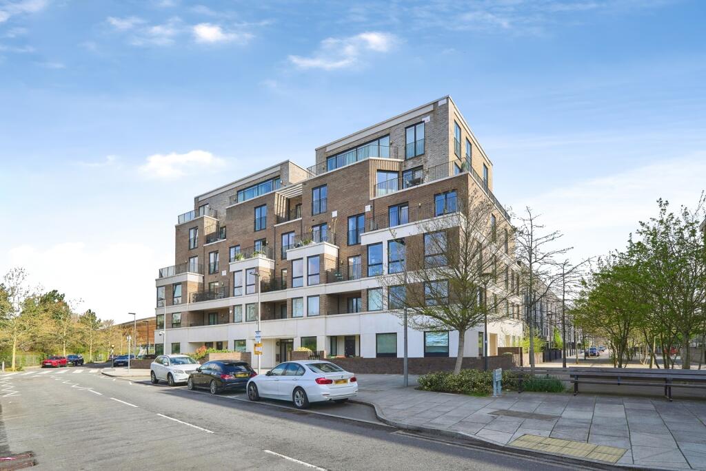 3-bed flat on Olympic Park Avenue, Stratford, London, E20, £850,000