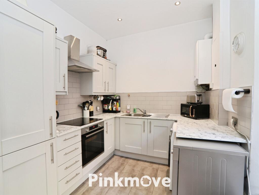 House in Crosskeys, Pont-y-waun - View 5