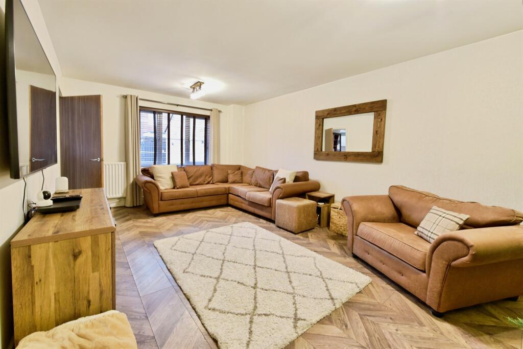 Green Shank Drive, Mexborough photo 3