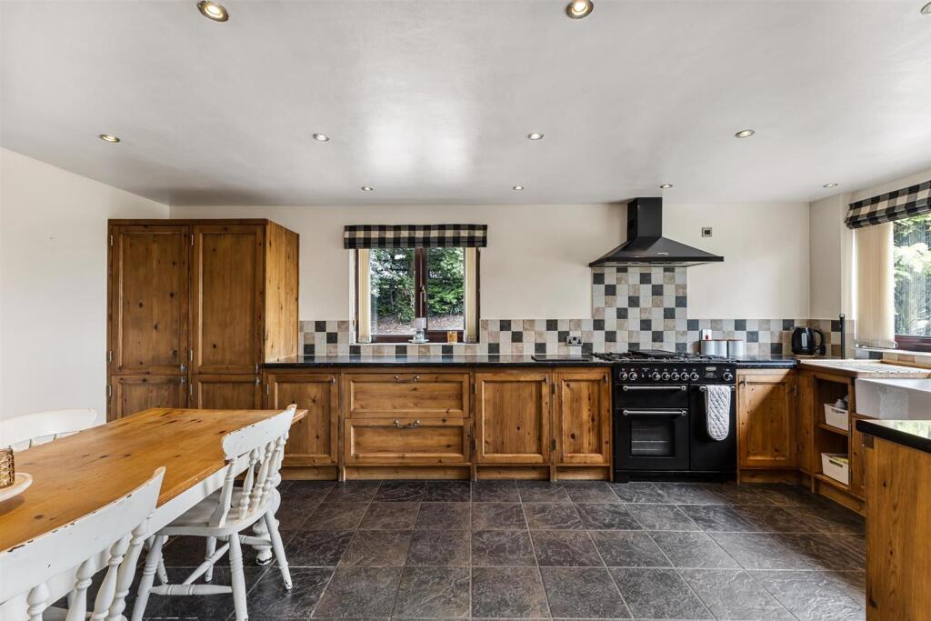 House in Stoke-on-Trent - View 5