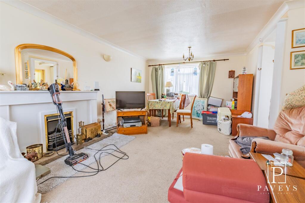 Pinewood Close, Kirby Cross, Frinton-On-Sea photo 3