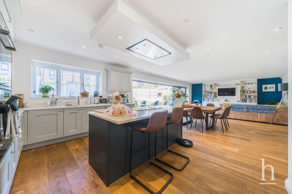 House in Wirral, Liverpool City Region - View 4