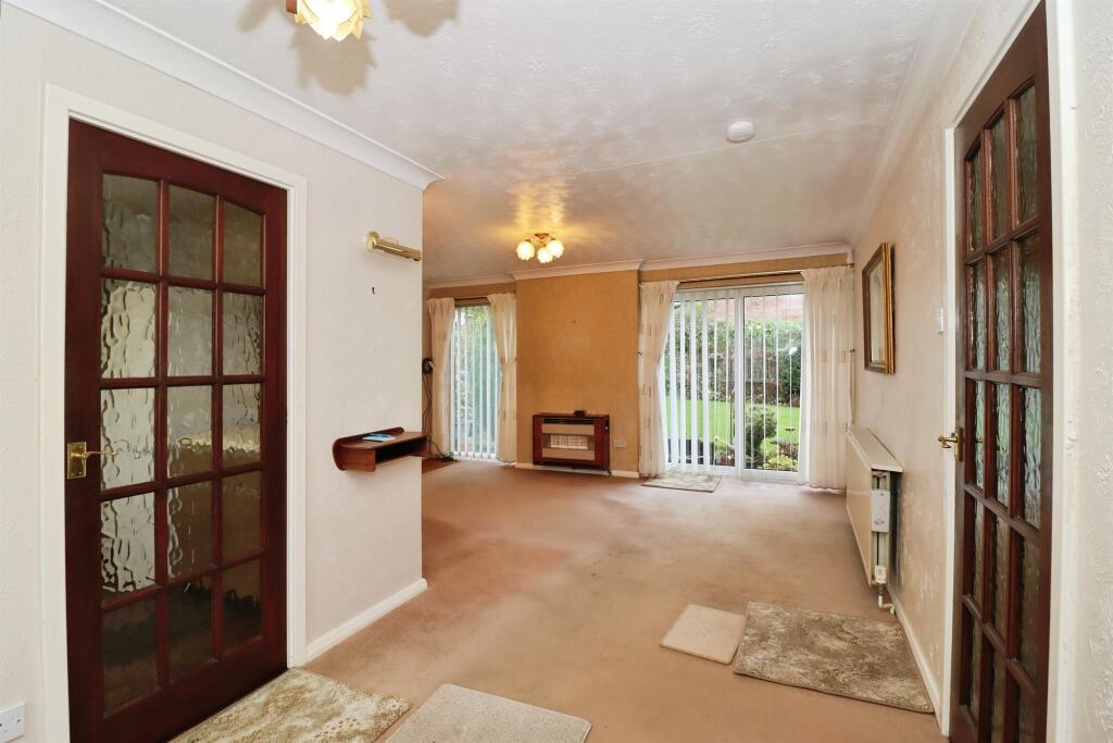Bentinck Drive, Clowne, CHESTERFIELD photo 4