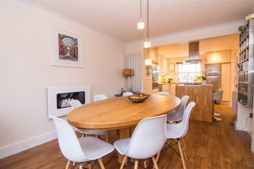 Keelham Drive, Leeds, West Yorkshire, LS19 photo 2