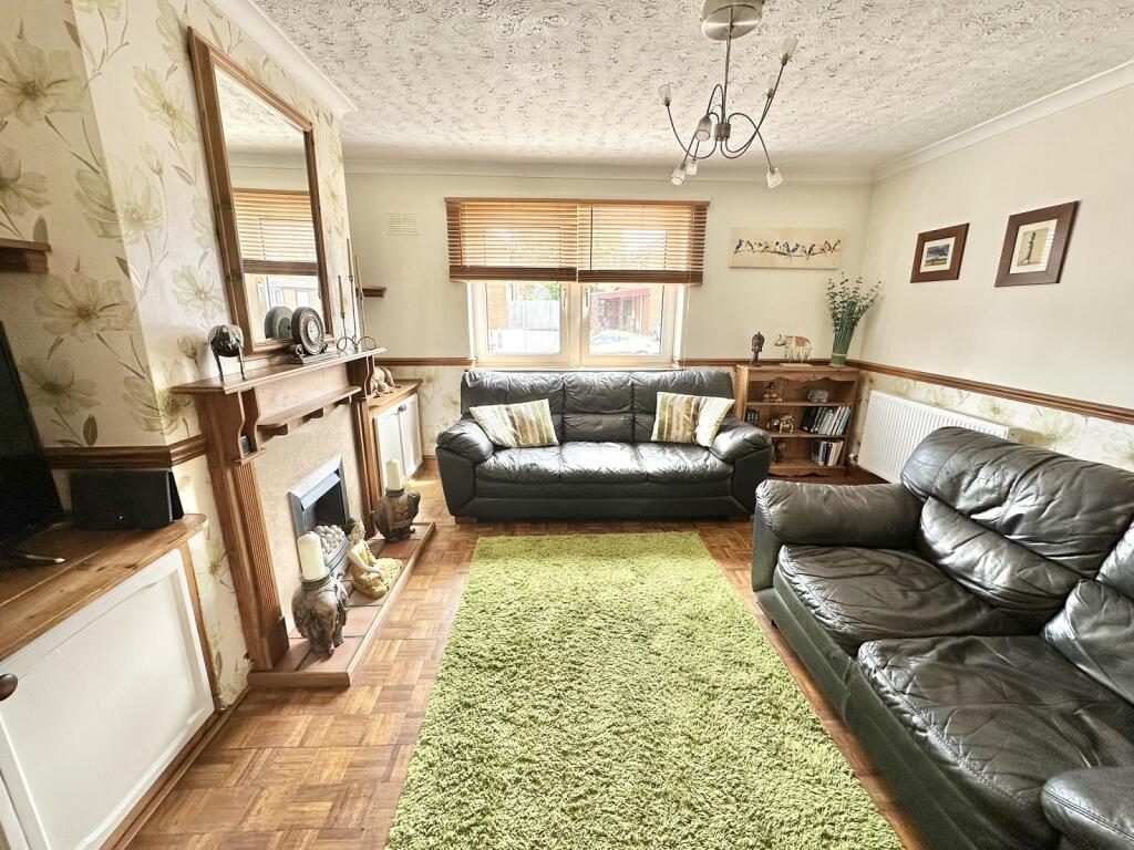 House in Newport, Caldicot - More