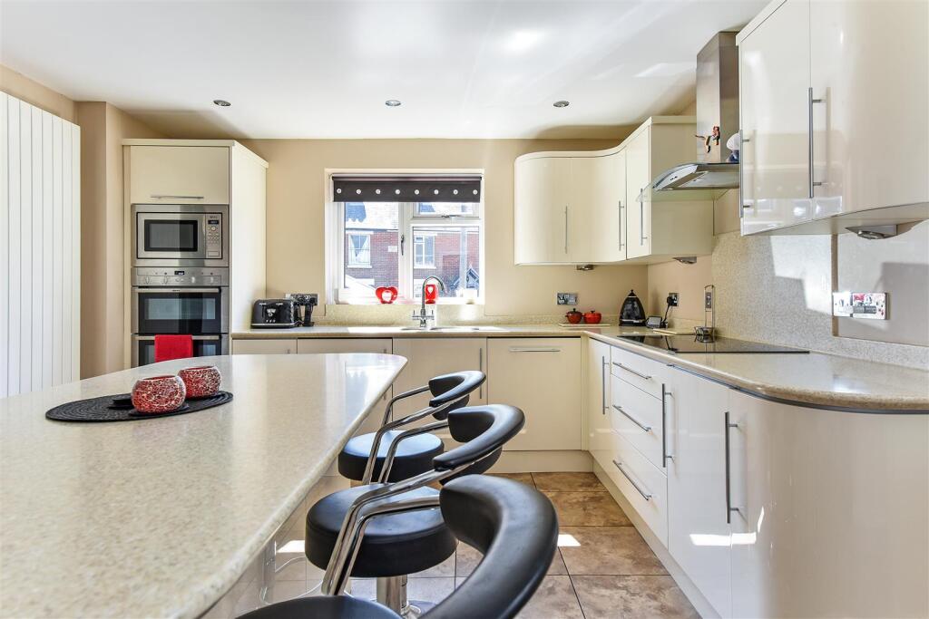 House in East Hampshire, Horndean - View 2