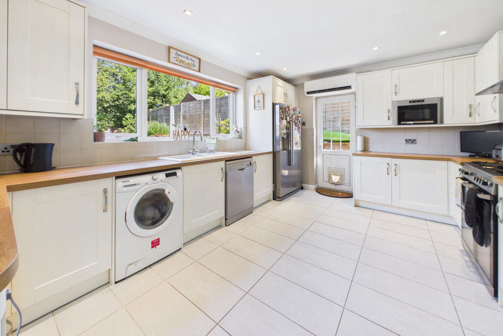 House in Dacorum, Bennetts End - View 2
