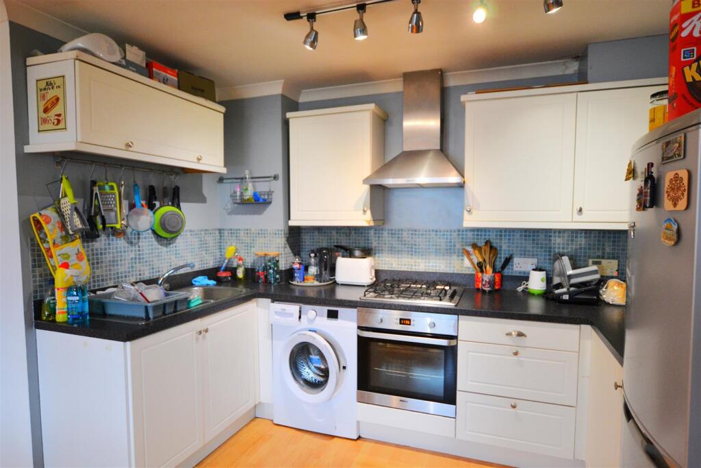 North Drive, Hatfield photo 3
