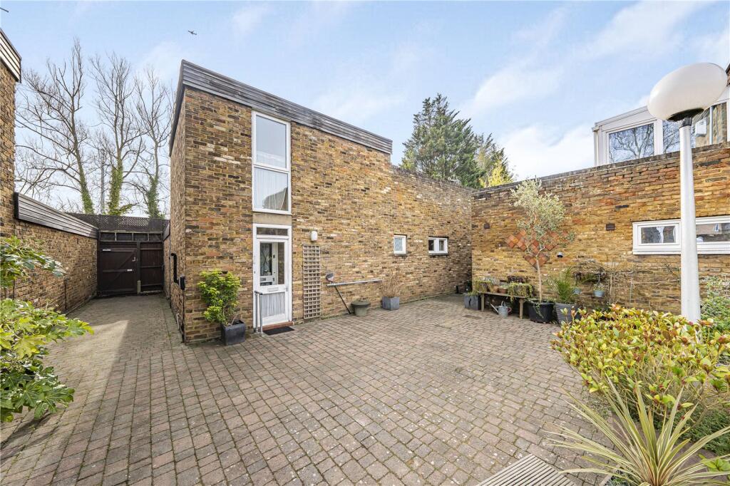 Main image of property: Fairacre, Acacia Grove, New Malden, KT3