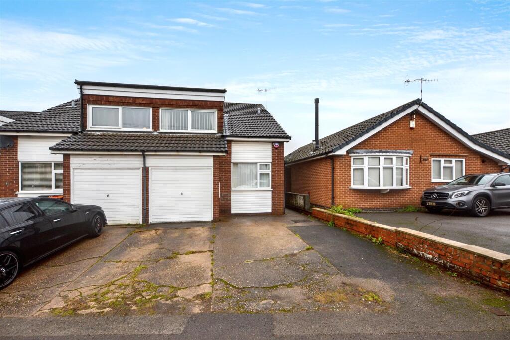 3-bed semi-detached on High Street, Kimberley, Nottingham, £200,000