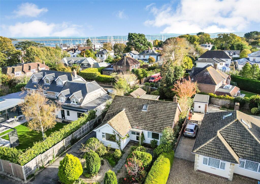 Springfield Close, Lymington, Hampshire, SO41 photo 3