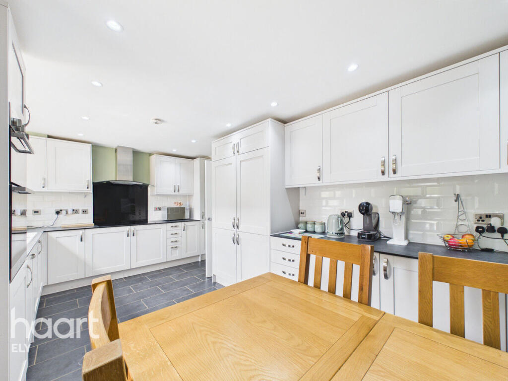 Kingfisher Drive, Soham photo 4