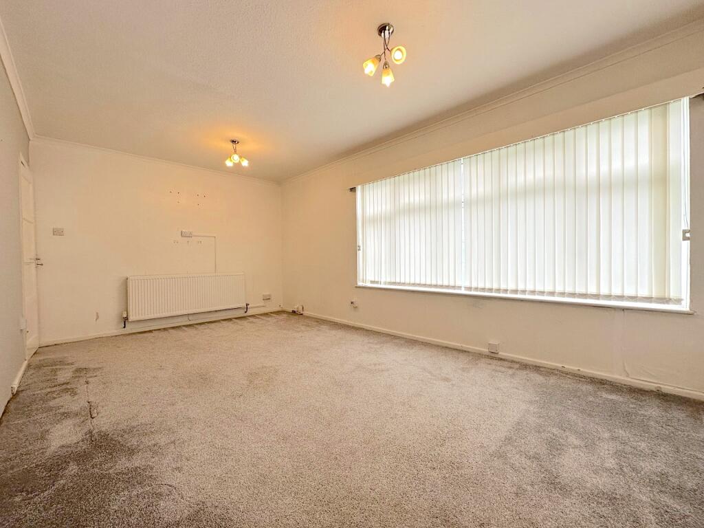 Apartment in Wolverhampton, Perry Hall - View 4