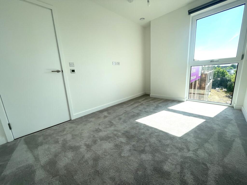 Apartment in Watford - More