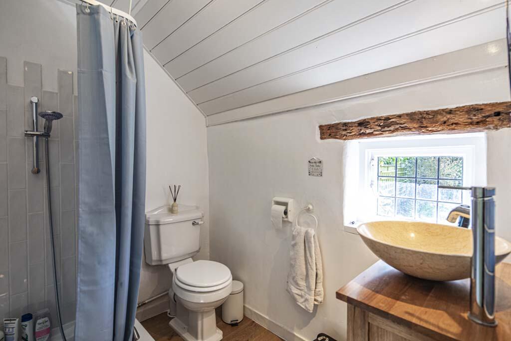 Weevil Cottage, Woodcote - View 5