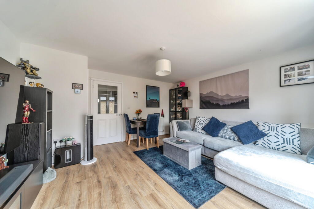 House in Meppershall, Central Bedfordshire - More
