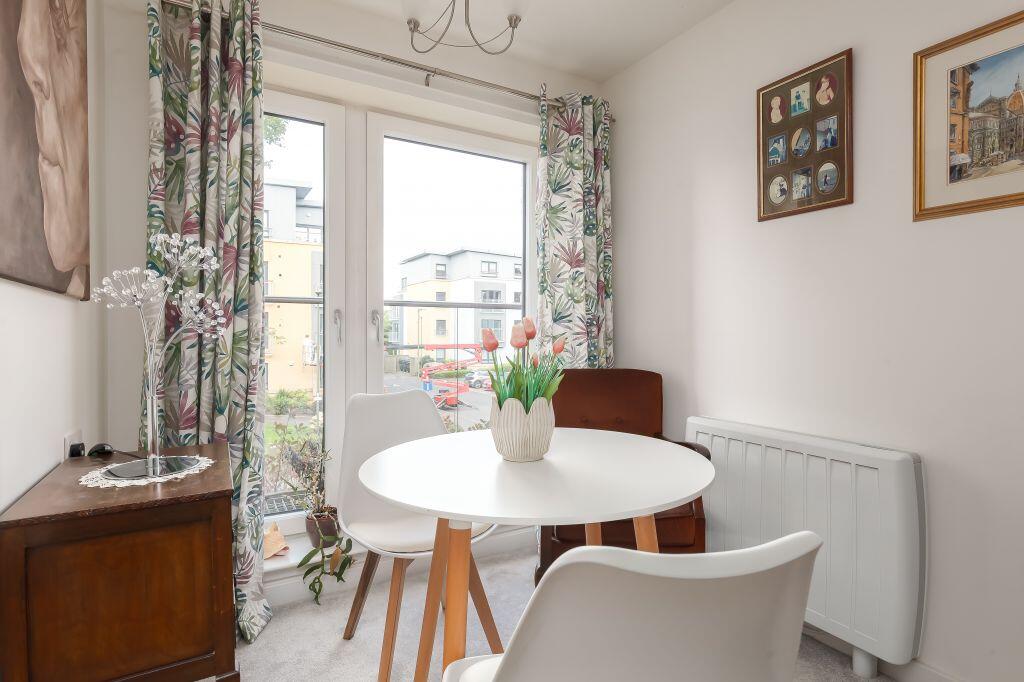 Flat 37, Lyle Court, 25 Barnton Grove, Edinburgh, EH4 6EZ photo 4