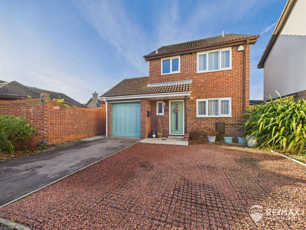 3-bed detached on Hankin Avenue, Dovercourt, Harwich, £300,000