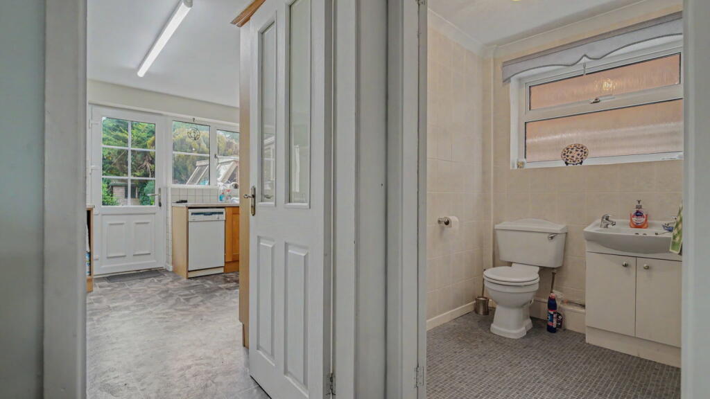 Alcester Road, Wythall, Birmingham, B47 6JL photo 4