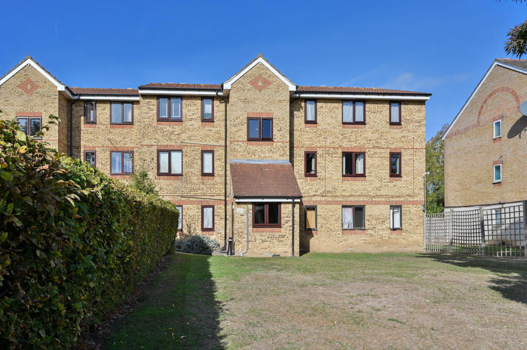 Apartment in Watford, Holywell Estate - View 2