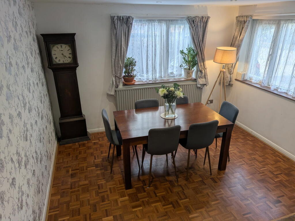 Hall Heath Close, St. Albans, AL1 4BL photo 5