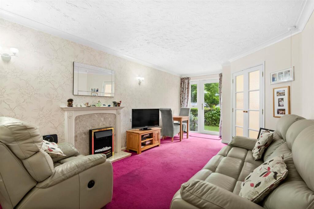 Swan Court, Banbury Road, Stratford-Upon-Avon photo 2