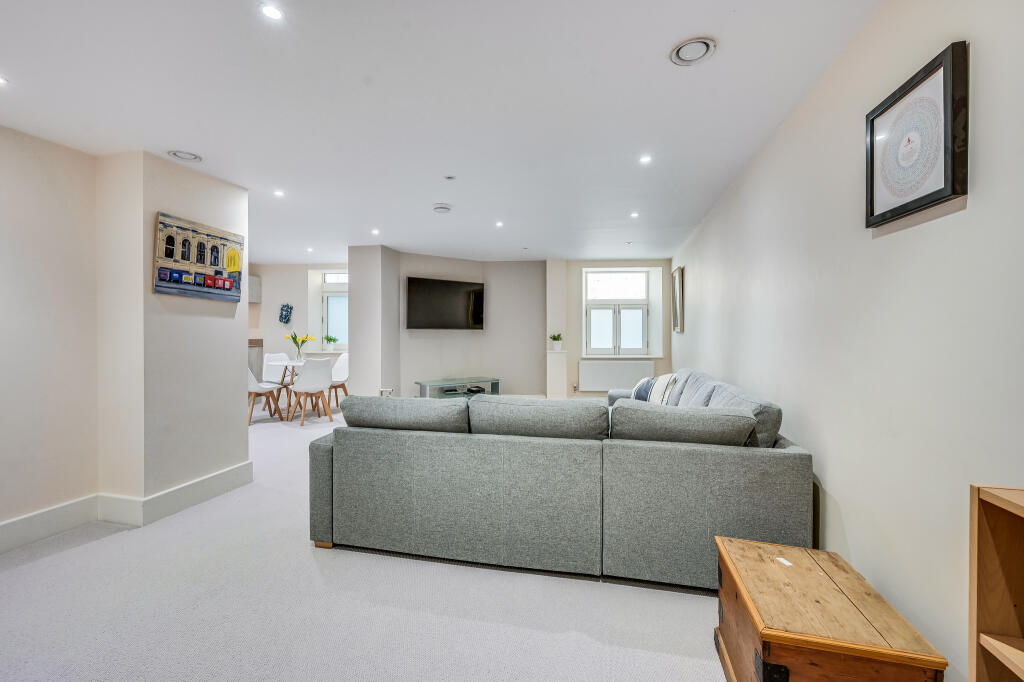 Apartment in Chelmsford - More