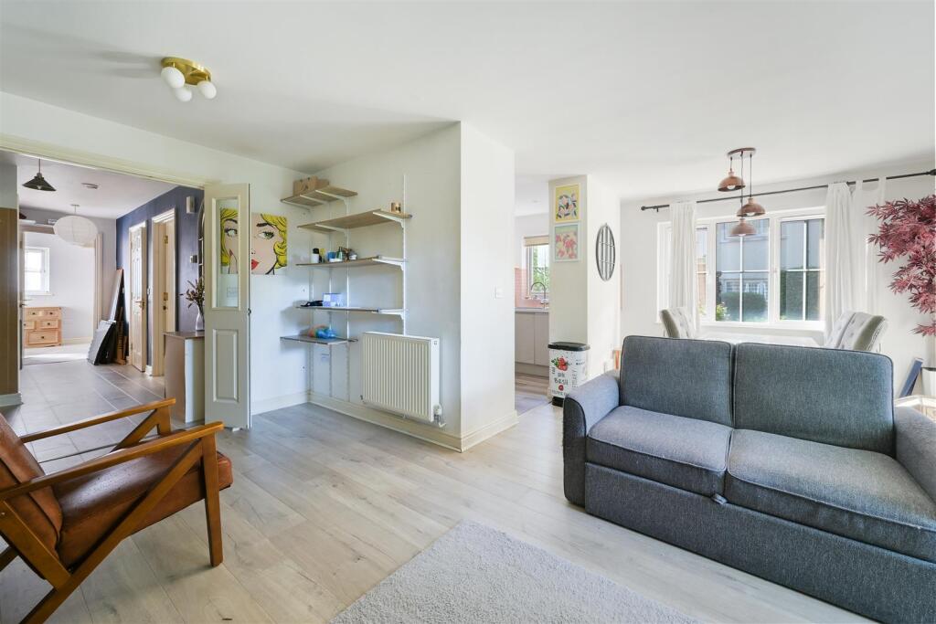 Apartment in Reigate and Banstead, Meadvale - More