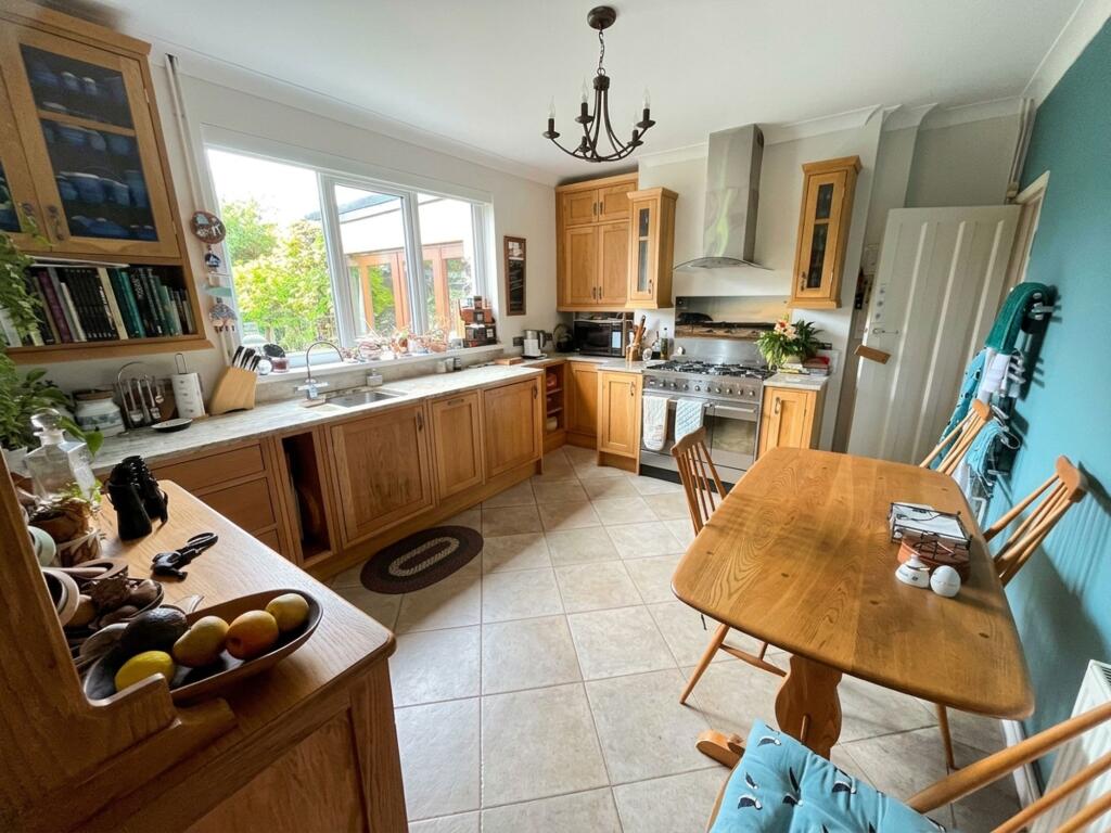 Rowallan, St. Quentins Close, Llanblethian Cowbridge CF71 7EZ photo 2