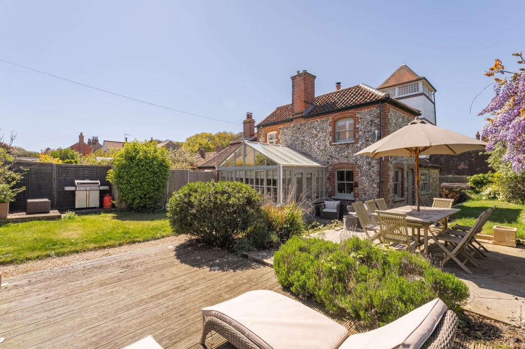 Main image of property: The Londs, Overstrand