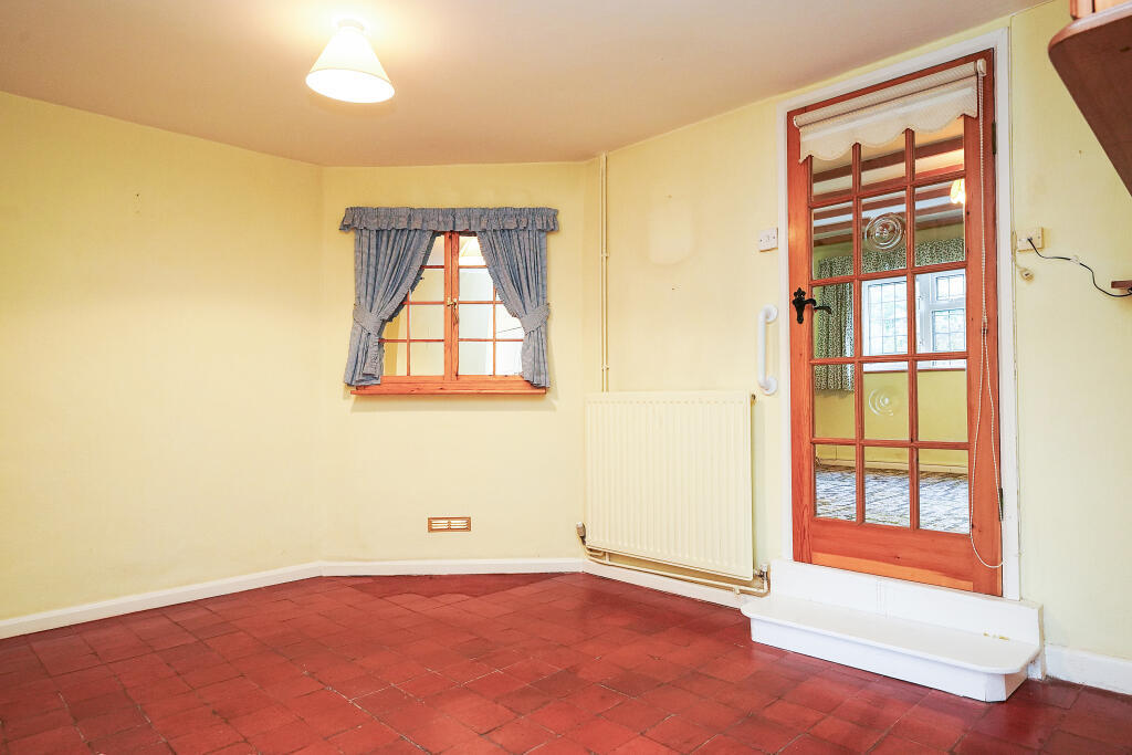 House in Gloucester - View 5