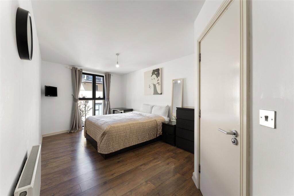 Apartment in Kingston upon Thames - View 4