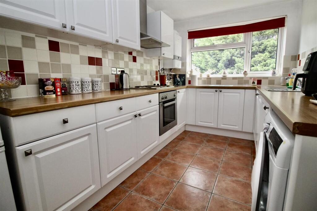 Apartment in Birmingham, Tile Cross - View 3