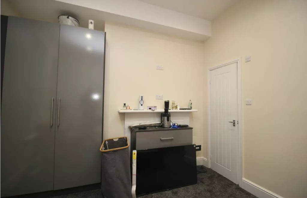 House in Leeds - View 4