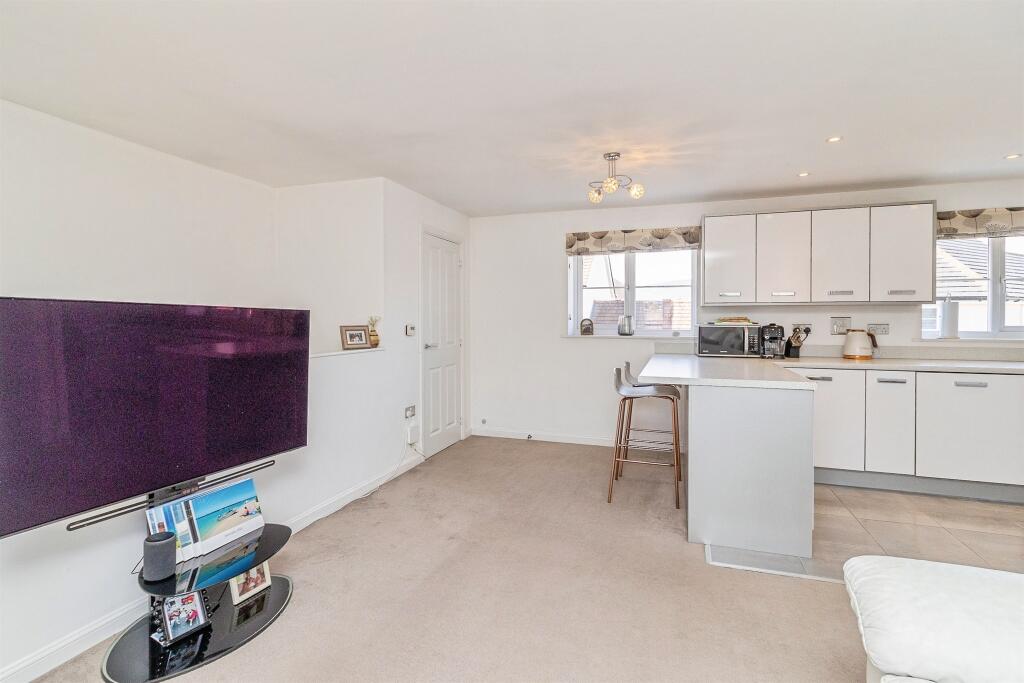 House in Milton Keynes, Great Linford - View 4