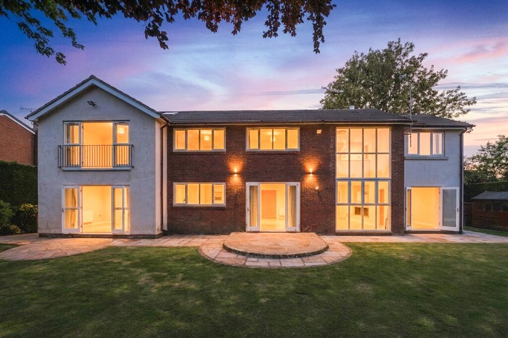 Main image of property: 8 Southlands, Holmes Chapel, CW4 7EU