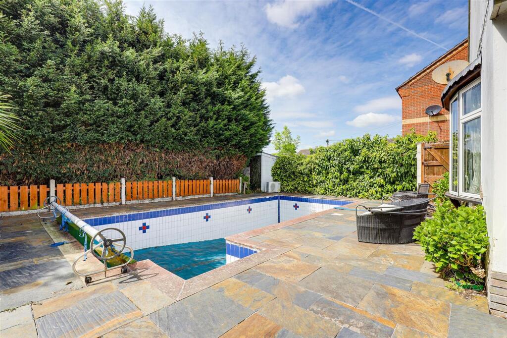 House in Nottingham - View 4
