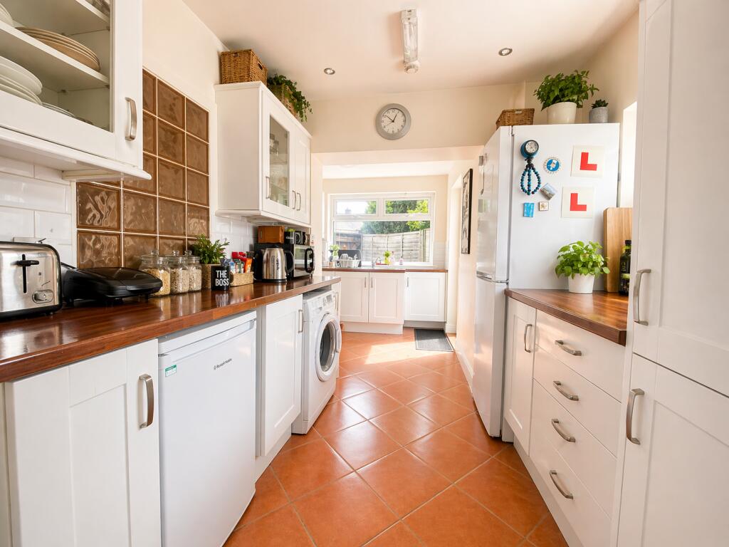 5 bedroom semi-detached house for rent