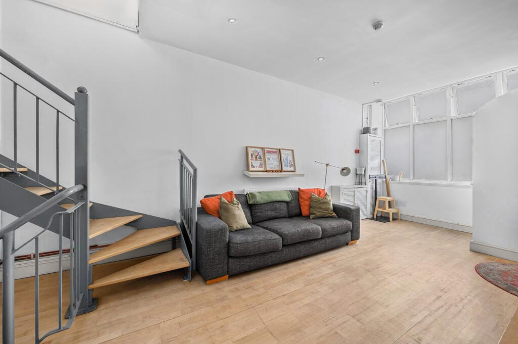 Apartment in London - More