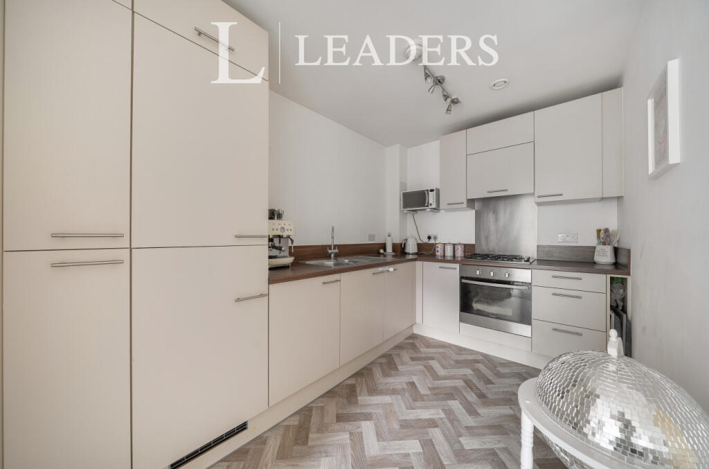 Apartment in Sevenoaks, Ryewood, Dunton Green - View 3