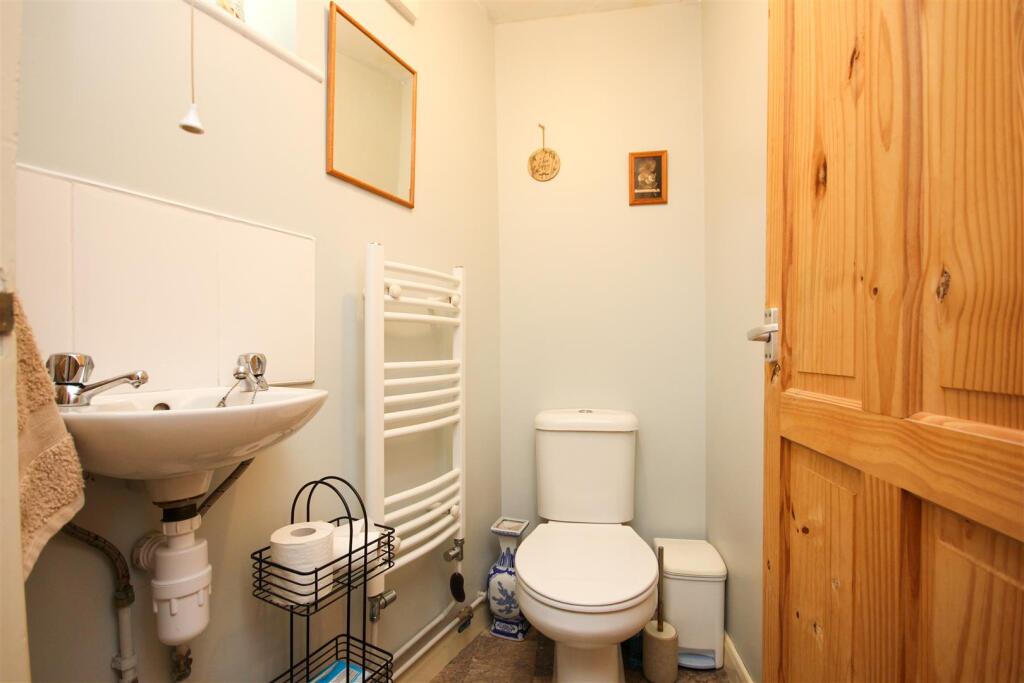 House in Rushden, North Northamptonshire - More