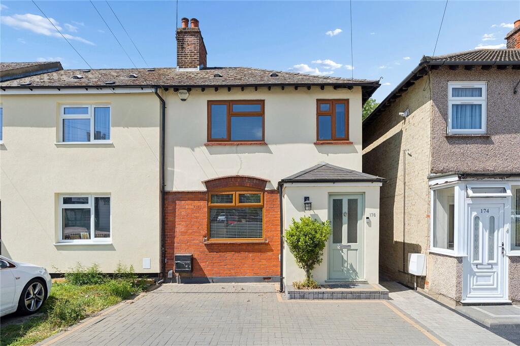2-bed terraced on Abbs Cross Lane, Hornchurch, RM12, £450,000