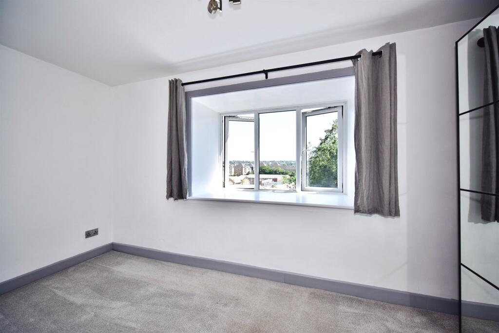 Apartment in Maidstone, Kent - More