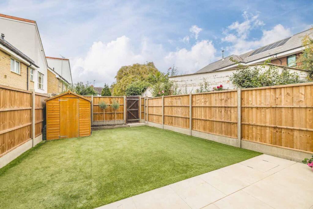 Green Lane, Datchet, SL3 photo 4