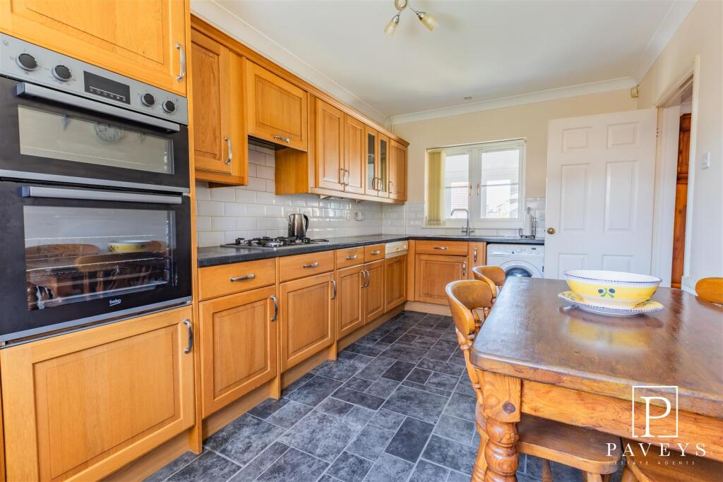 Bloom Close, Frinton-On-Sea photo 3