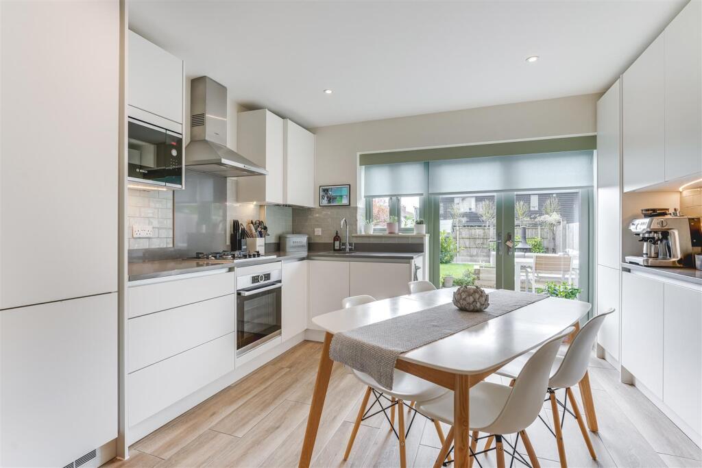 Thorpe Lea Close, Great Chesterford, Saffron Walden photo 2