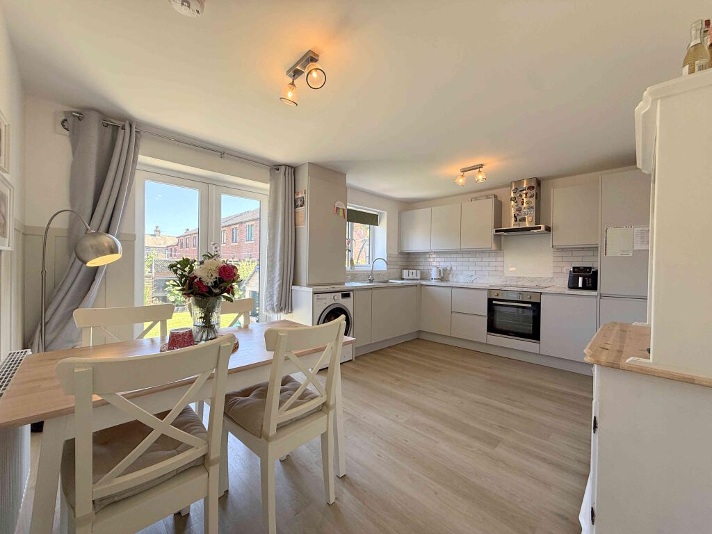 94 Westcliffe Road, Cleckheaton, BD19 3NW - More